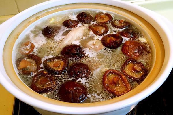 香菇黄豆大骨汤的做法图解5
