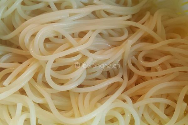 牛油果奶油鲜虾意面的做法图解6