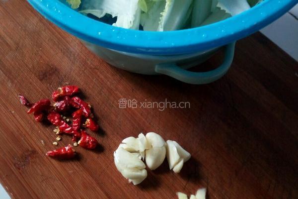酸辣白菜的做法图解1