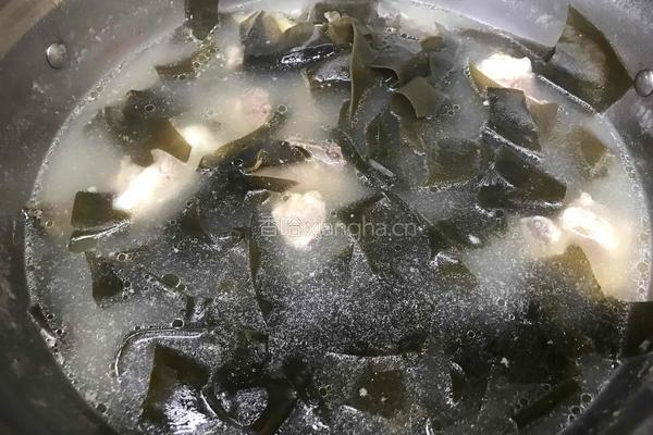 海带排骨汤的做法图解6