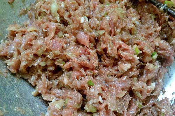 牛肉蘑菇馅饺子的做法图解6