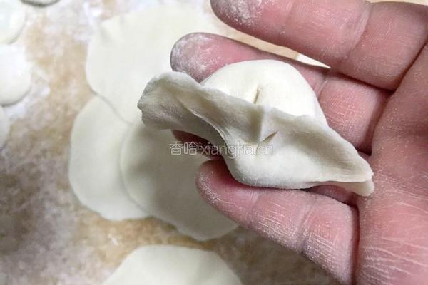 牛肉蘑菇馅饺子的做法图解8