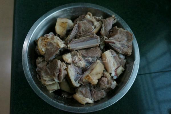山羊肉炖六味的做法图解2
