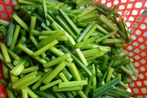 蛋包丝炒韭菜花的做法图解1