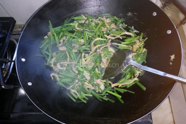 蛋包丝炒韭菜花的做法图解5