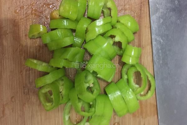 辣椒炒腊肉的做法图解2