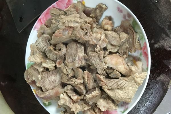 土豆炖牛腩的做法图解2