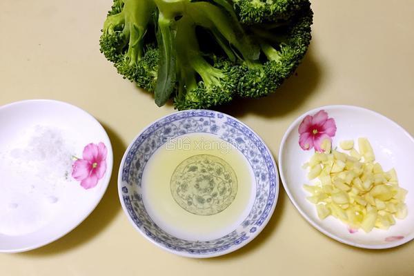 清炒西兰花的做法图解1