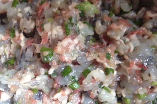 鲜虾肉饺、韭菜饺的做法图解1