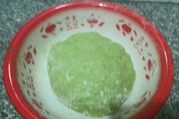 春色满餐桌之菠菜汁面团的做法图解5