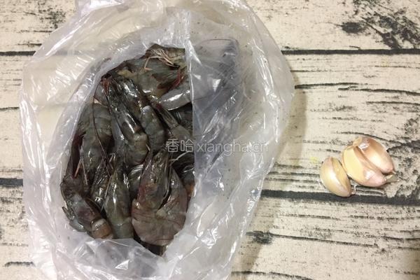 茄汁虾仁的做法图解1