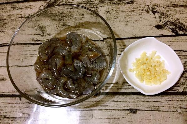 茄汁虾仁的做法图解2