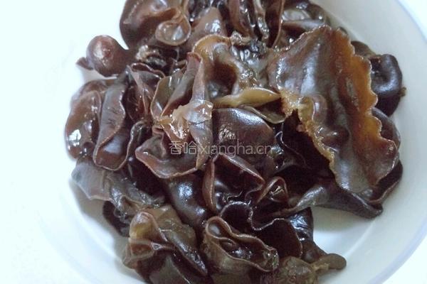 白菜炖粉条的做法图解3
