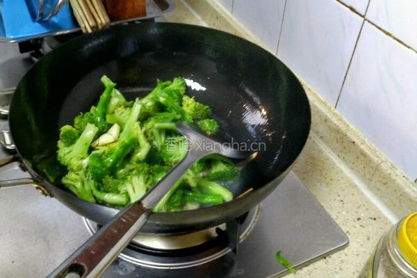 蒜香西兰花的做法图解4