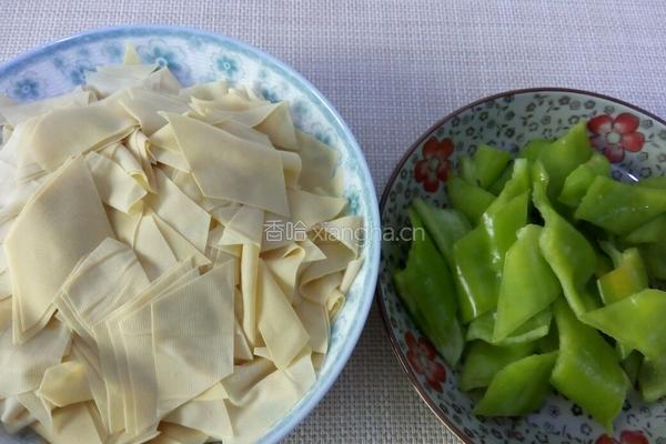 尖椒干豆腐的做法图解1