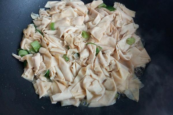 尖椒干豆腐的做法图解3