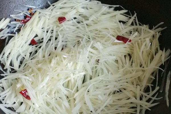 白酒炝马铃薯丝儿的做法图解6