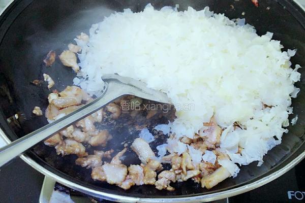 银耳炒肉的做法图解7