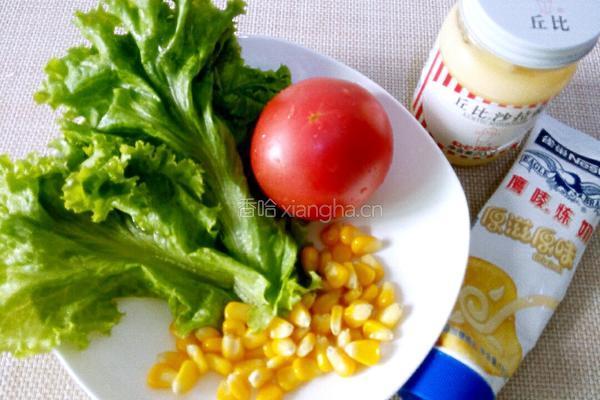 番茄生菜玉米沙拉的做法图解1