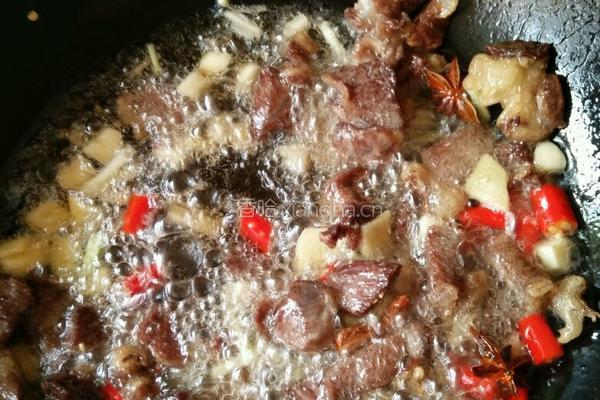 土豆烧牛肉的做法图解2