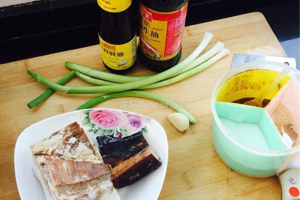 腊肉炒蒜苗的做法图解1