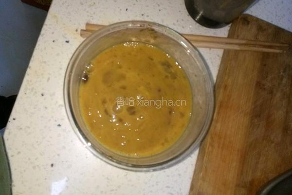 虾酱炒鸡蛋的做法图解1