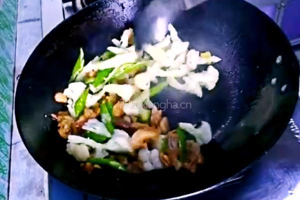 酥肉炒花菜的做法图解7