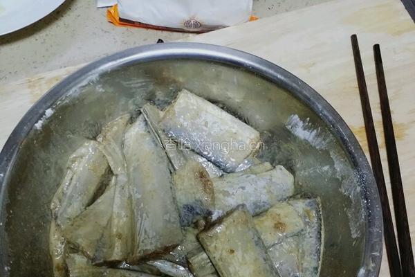干炸带鱼的做法图解1