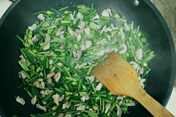 韭菜花炒肉的做法图解4