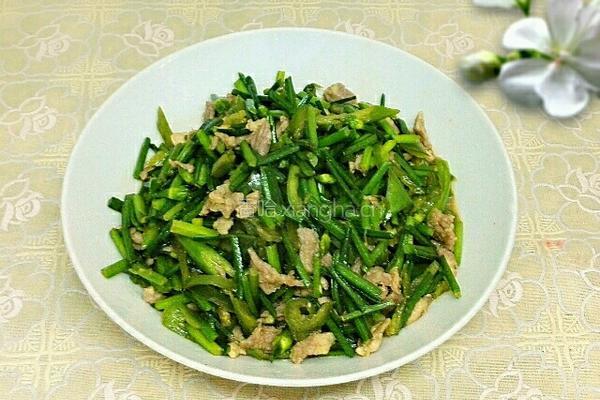 韭菜花炒肉的做法图解7