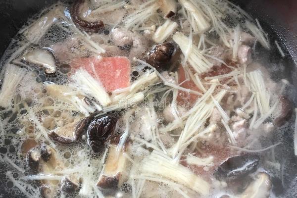 菌菇汆肉汤的做法图解6