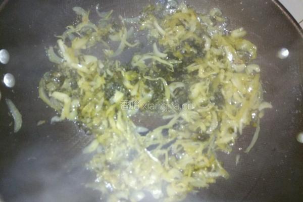 瘦肉炒酸菜的做法图解3