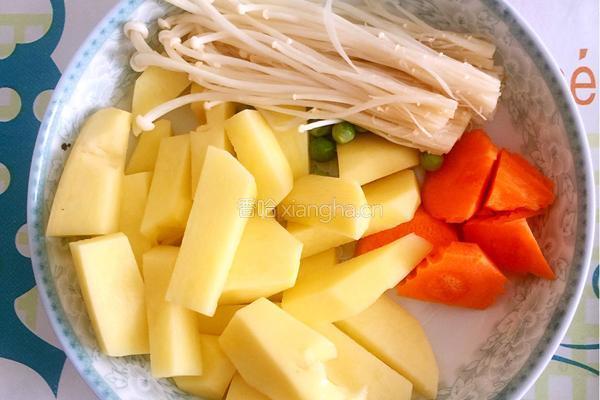 鸡爪肉蟹煲的做法图解3