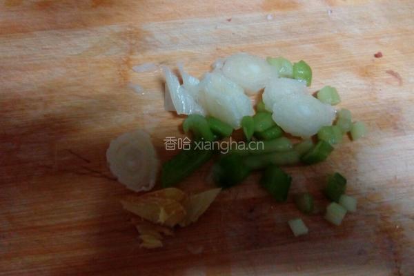 菠菜炒肉的做法图解3