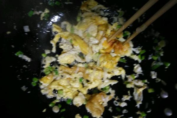 蒜苗鸡蛋炒米的做法图解9