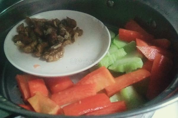 春娃子辅食之核桃仁雪梨糊的做法图解2