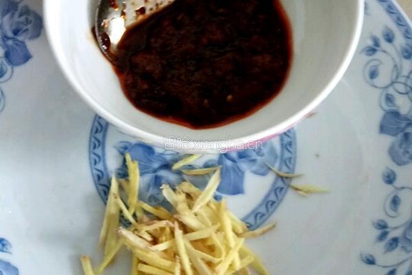 蒜苗炒肉的做法图解3