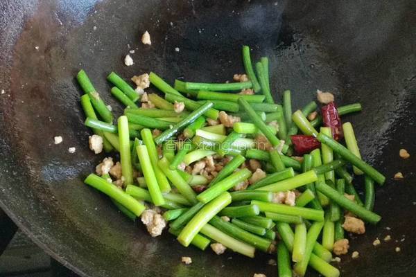 辣炒蒜薹肉沫的做法图解6