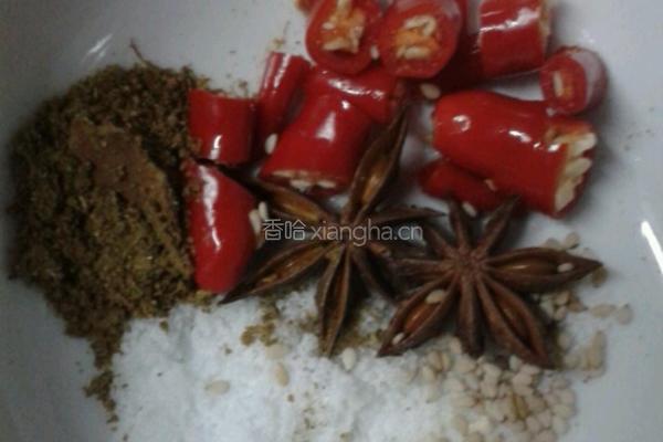 红烧鸡爪的做法图解1
