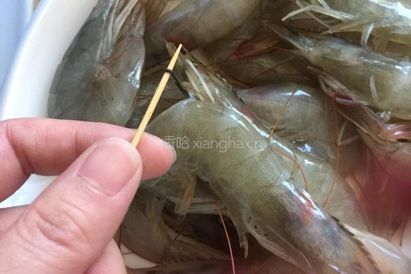 西芹腰果虾仁的做法图解1