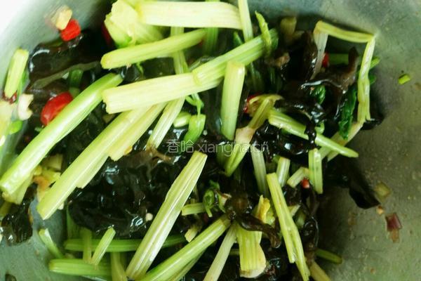 芹菜拌木耳的做法图解7
