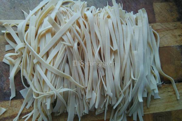 凉拌干豆腐丝的做法图解1