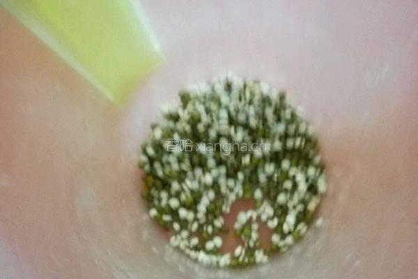 薏米绿豆红枣粥的做法图解1