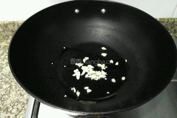 芹菜炒鱿鱼干的做法图解2