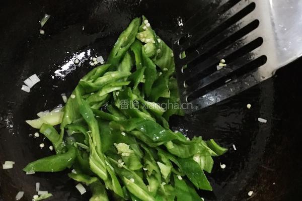 青椒炒鸡蛋的做法图解3