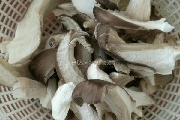 腊肉蘑菇的做法图解2