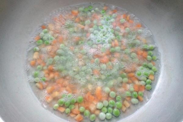 豌豆白果炒肉丁的做法图解4