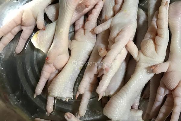 无骨鸡爪的做法图解1