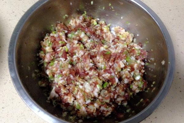酸菜馅饺子的做法图解2