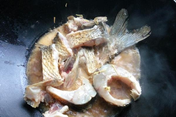 大头菜焖鲩鱼的做法图解6